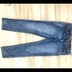 Super comfy and flattering jeans. Make an offer!